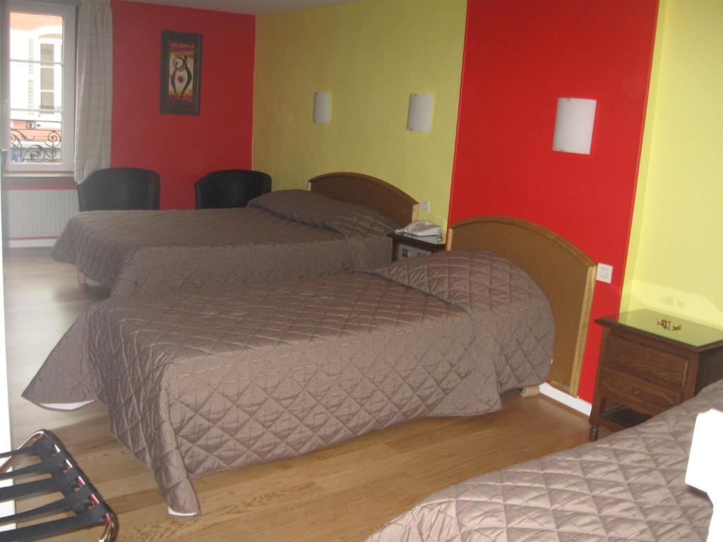 Hotel Cheval De Bronze Remiremont Bilik gambar