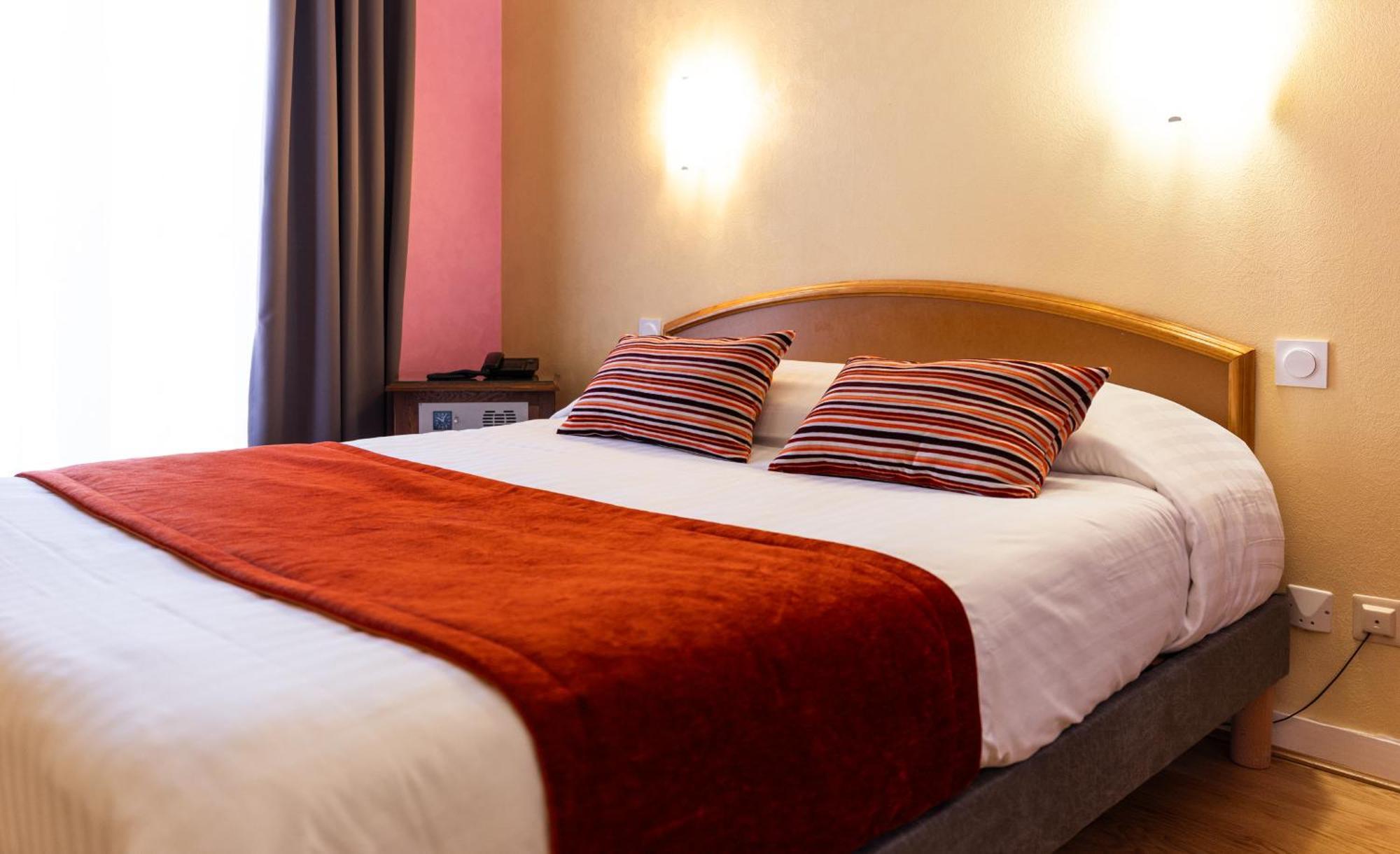 Hotel Cheval De Bronze Remiremont Luaran gambar