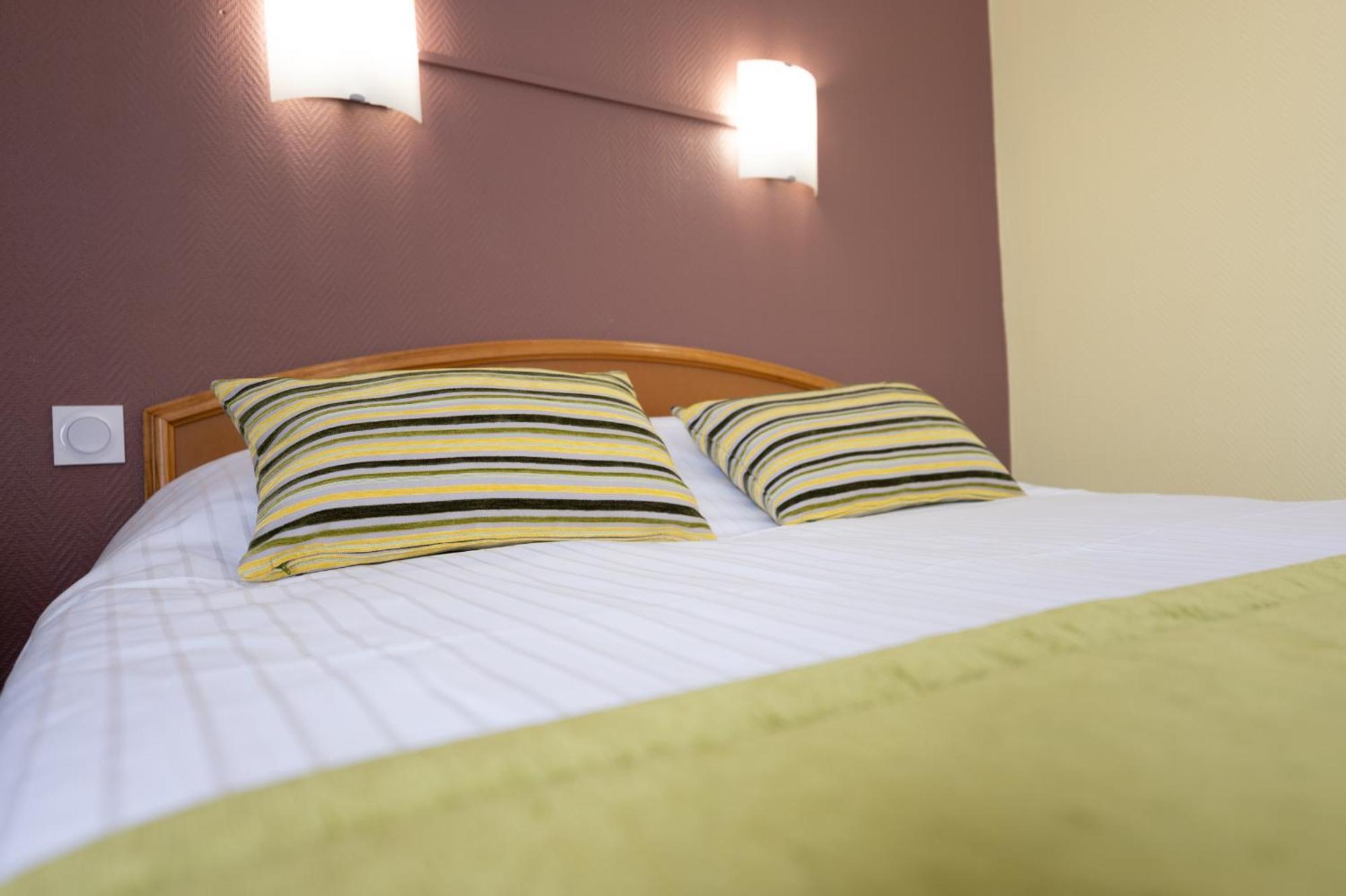 Hotel Cheval De Bronze Remiremont Luaran gambar