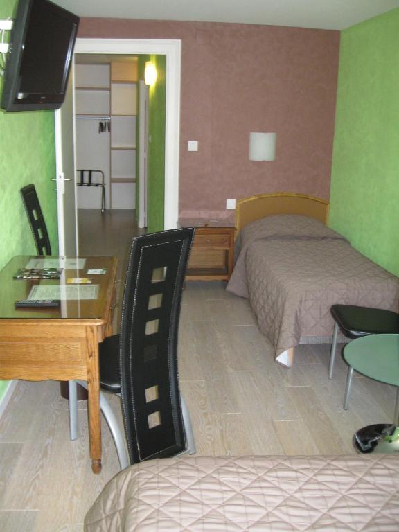 Hotel Cheval De Bronze Remiremont Bilik gambar
