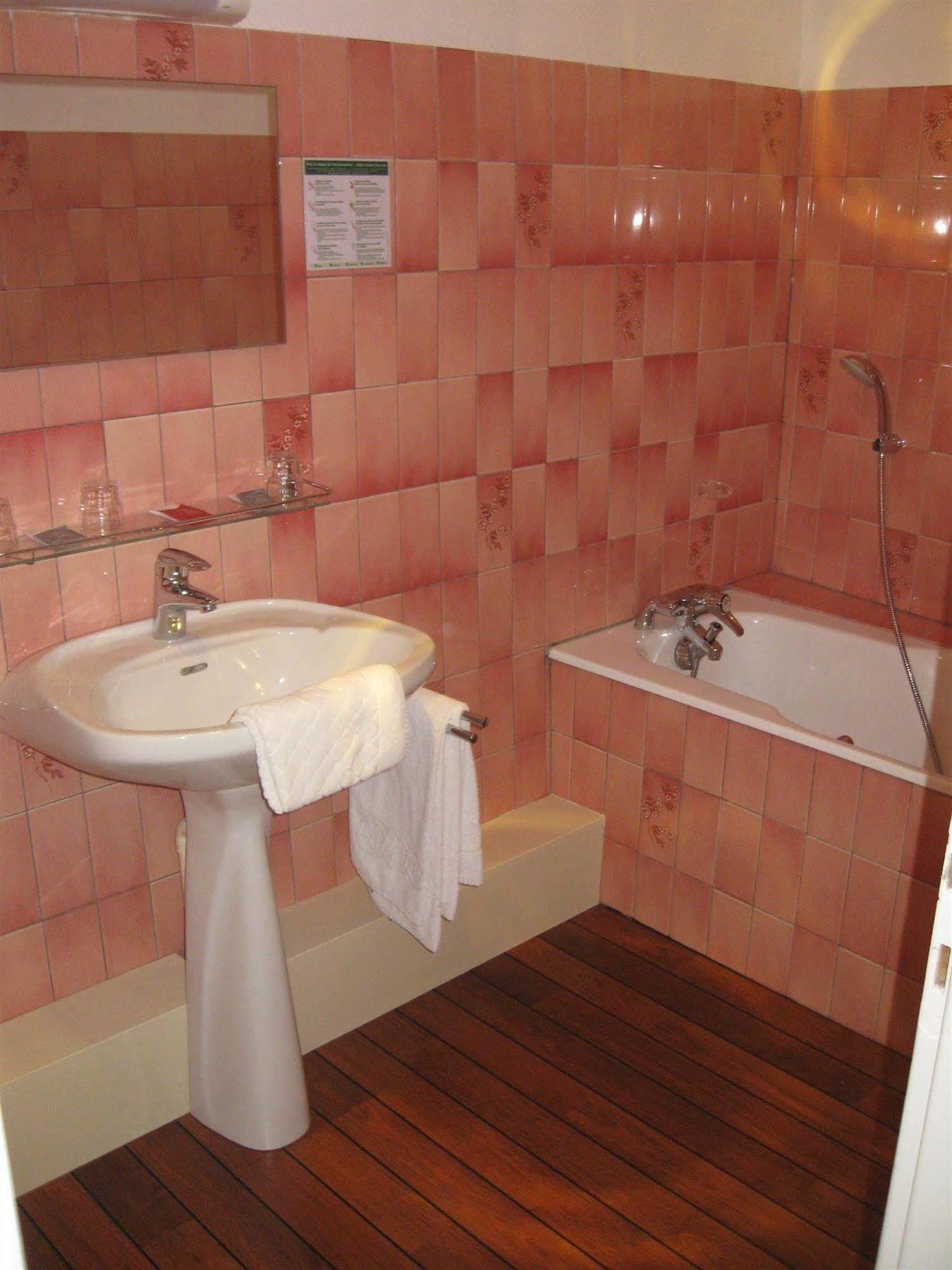 Hotel Cheval De Bronze Remiremont Luaran gambar