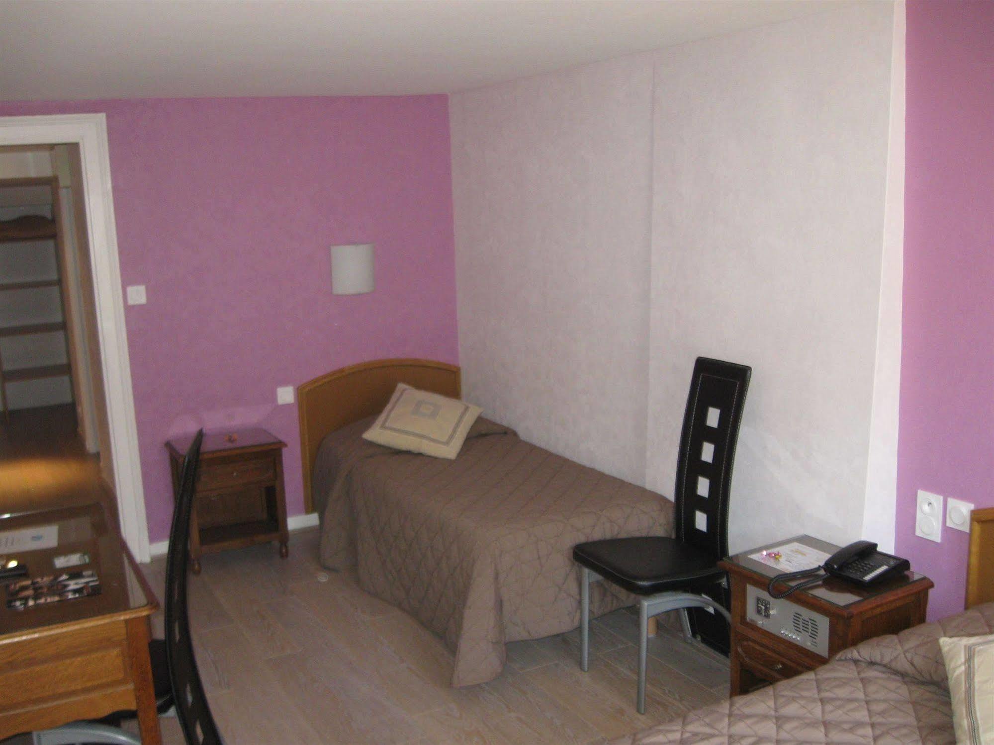 Hotel Cheval De Bronze Remiremont Luaran gambar