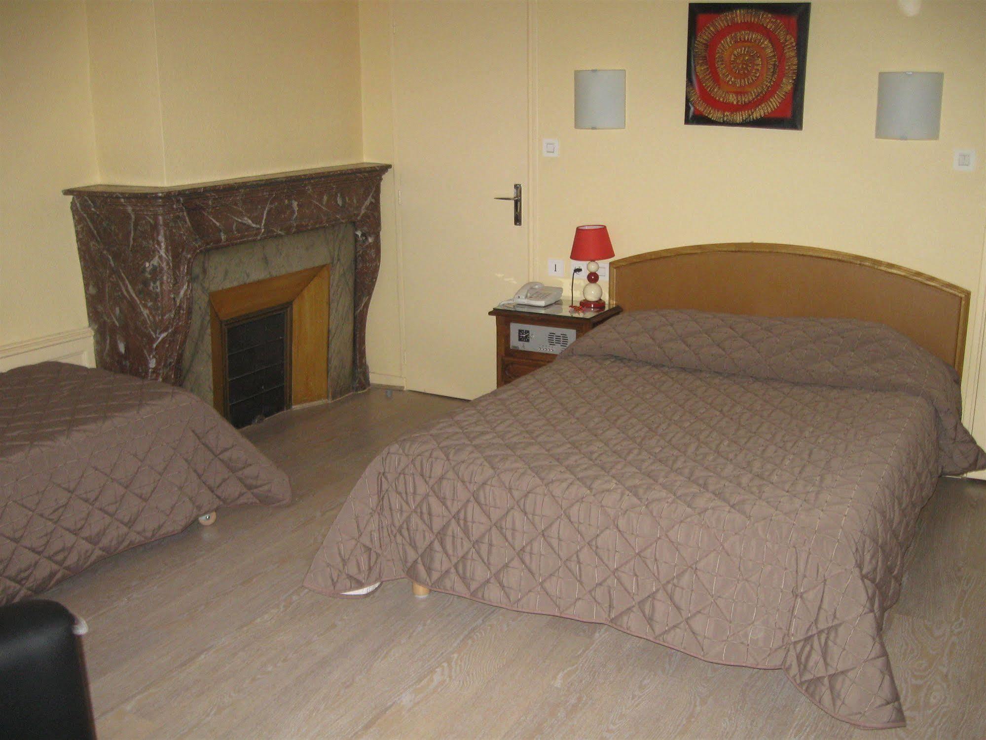 Hotel Cheval De Bronze Remiremont Luaran gambar