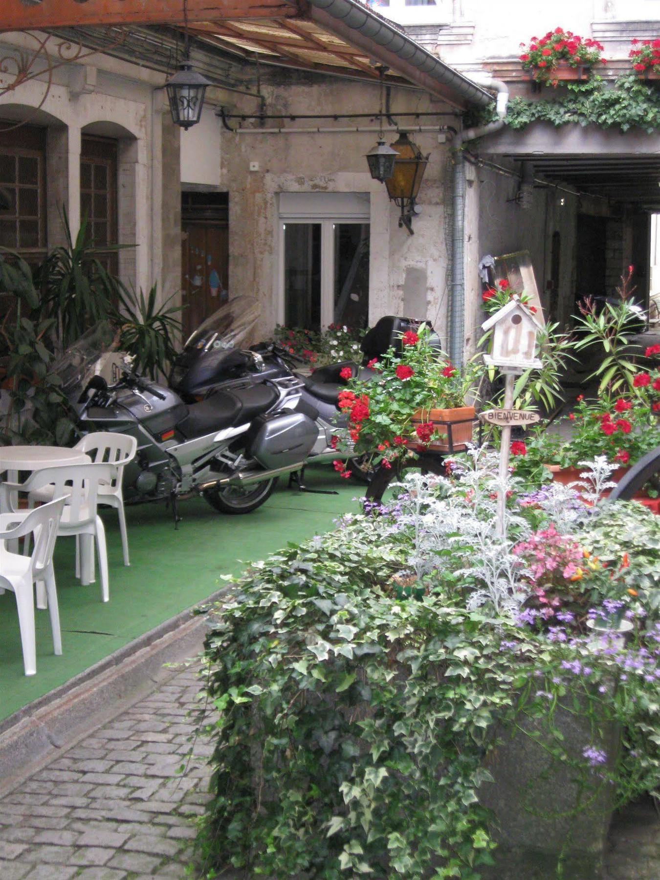 Hotel Cheval De Bronze Remiremont Luaran gambar